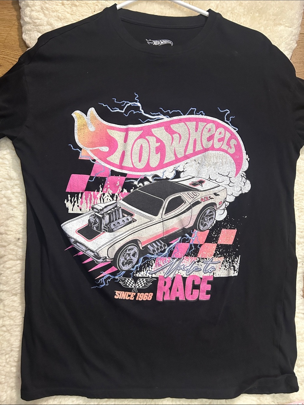 Small men’s hot wheels shirt 22” Ptp
